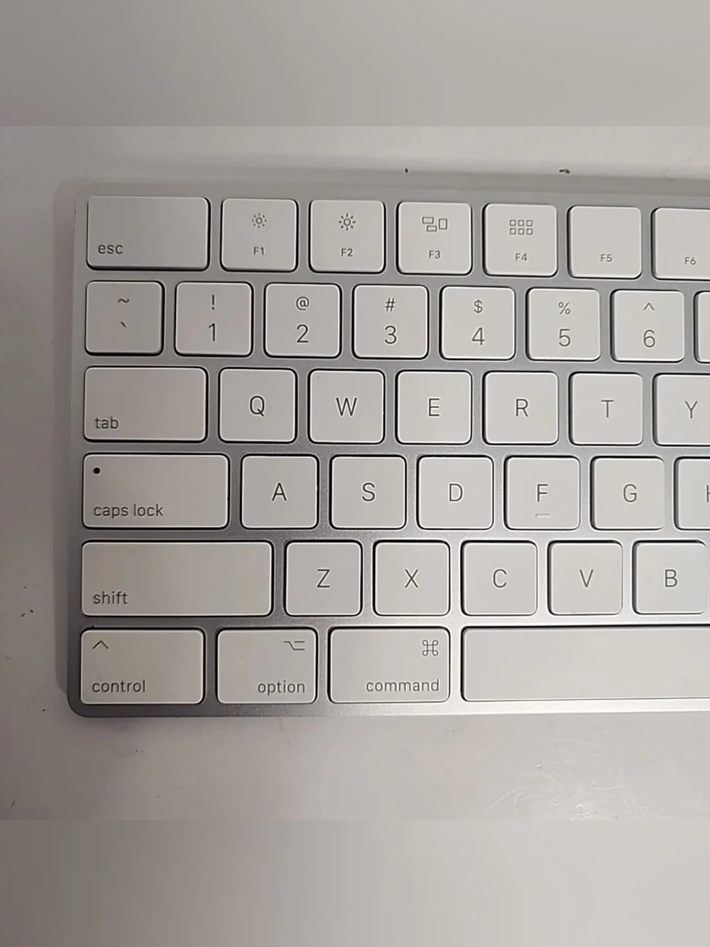 Apple Wireless Keyboard - Silver and White